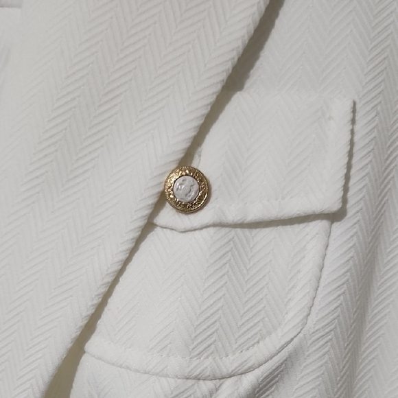 Chic White Women's Blazer - Picture 6 of 15
